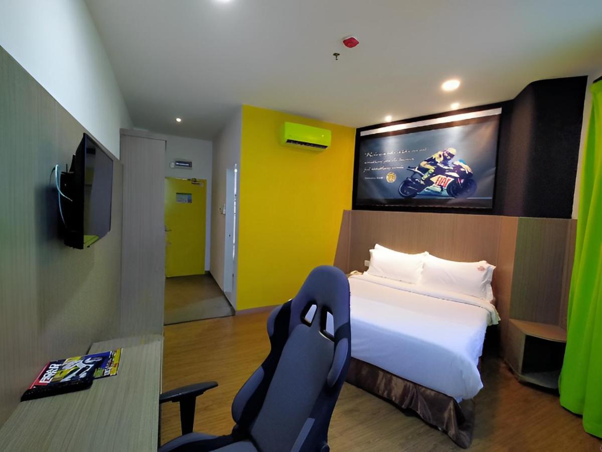 Hype Motorsport Hotel Nilai Exterior photo