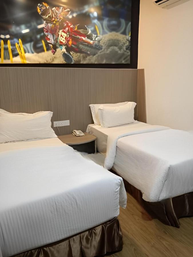 Hype Motorsport Hotel Nilai Exterior photo