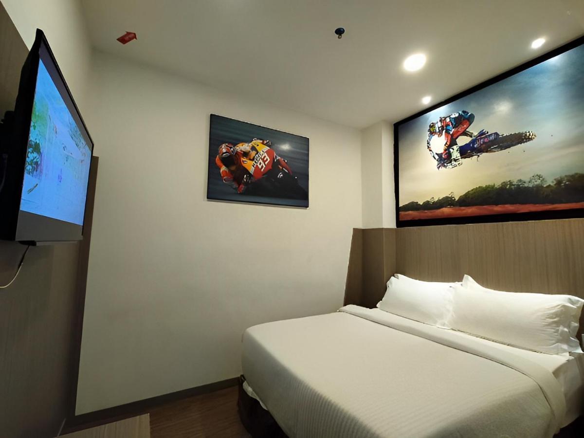 Hype Motorsport Hotel Nilai Exterior photo