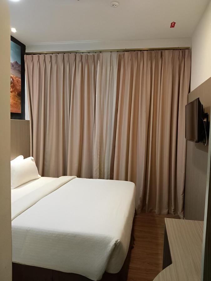 Hype Motorsport Hotel Nilai Exterior photo