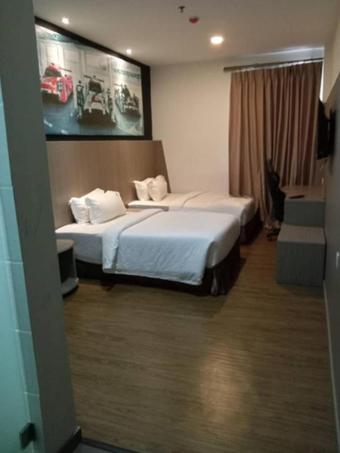 Hype Motorsport Hotel Nilai Exterior photo