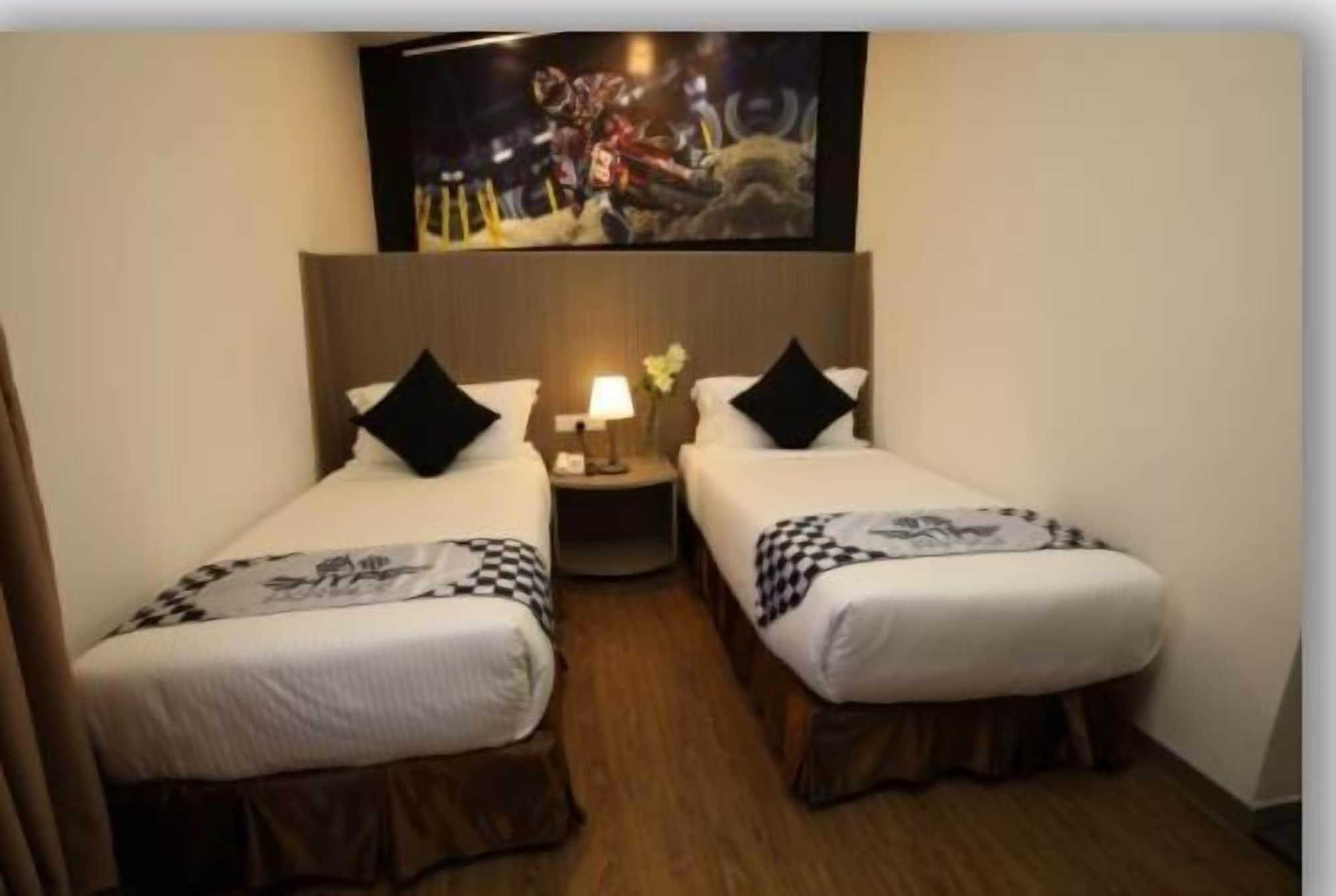 Hype Motorsport Hotel Nilai Exterior photo