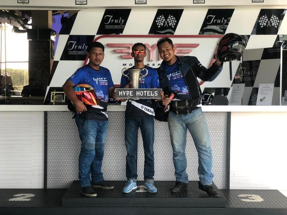 Hype Motorsport Hotel Nilai Exterior photo