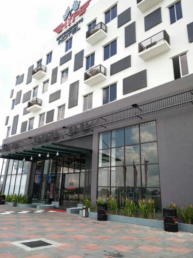 Hype Motorsport Hotel Nilai Exterior photo
